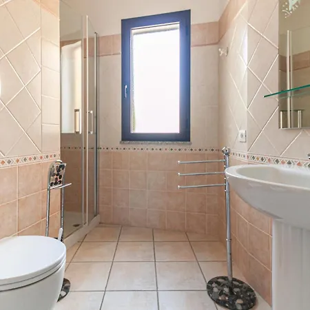 Comodita Di Recente Costruzione Con Posto Auto Apartamento