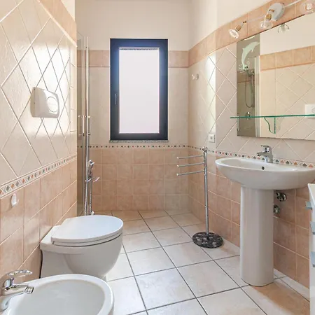 Comodita Di Recente Costruzione Con Posto Auto Orosei